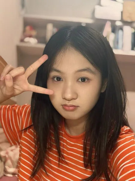 Ruizhi Zou